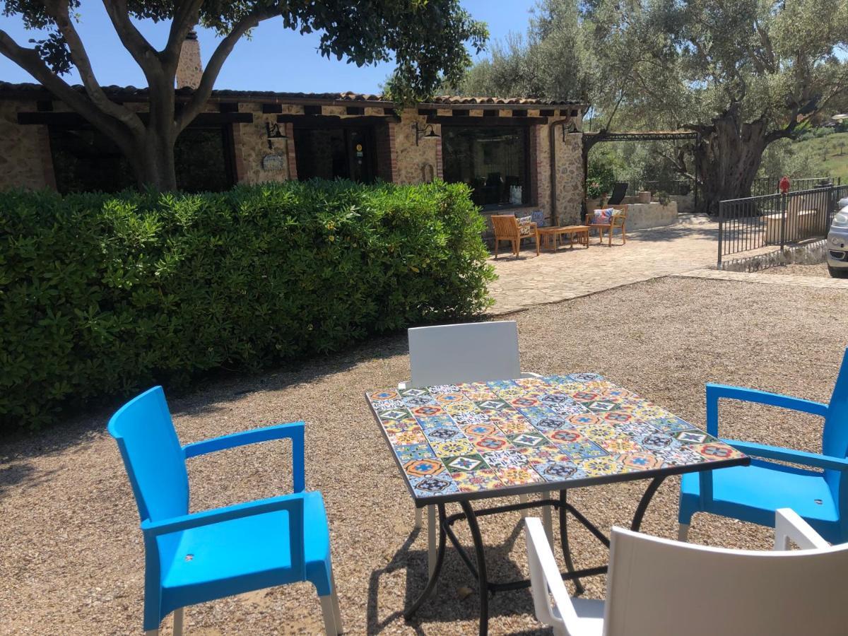 アグリジェント Agriturismo Roba Degli Uliviヴィラ エクステリア 写真