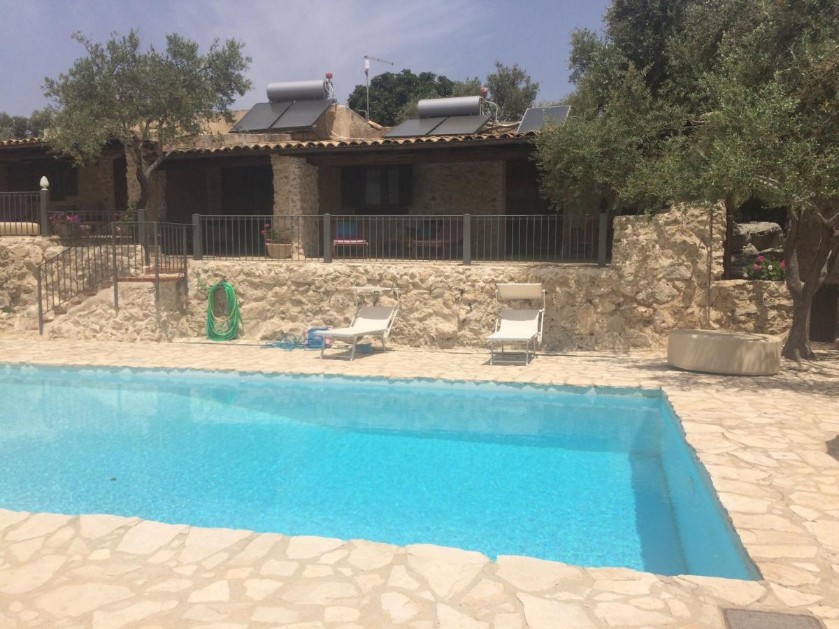 アグリジェント Agriturismo Roba Degli Uliviヴィラ エクステリア 写真